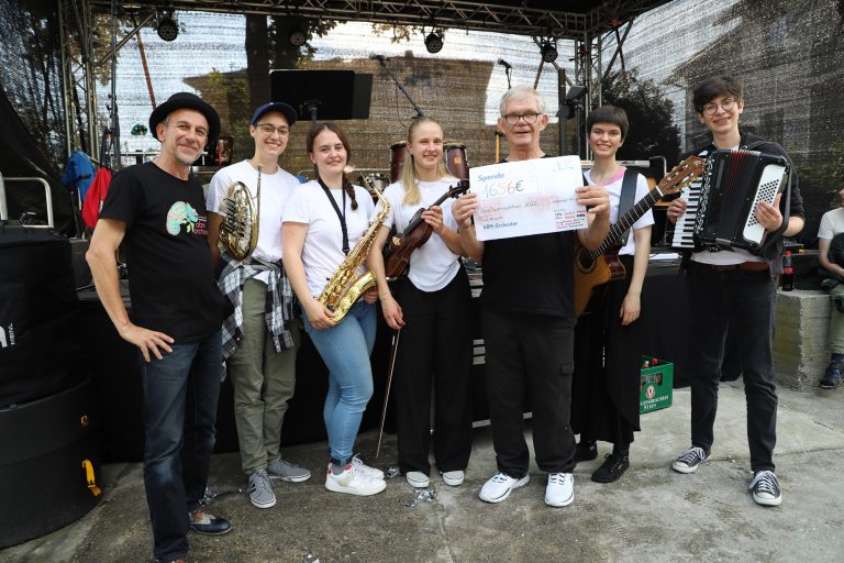 Rosenheimer Straßenmusikanten spenden fürs ABM-Orchester
